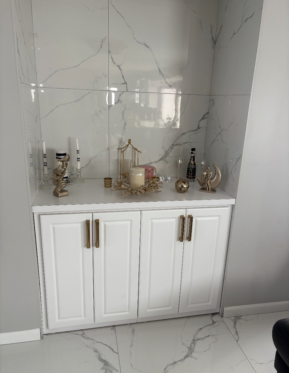 Custom sizes bar Cabinet